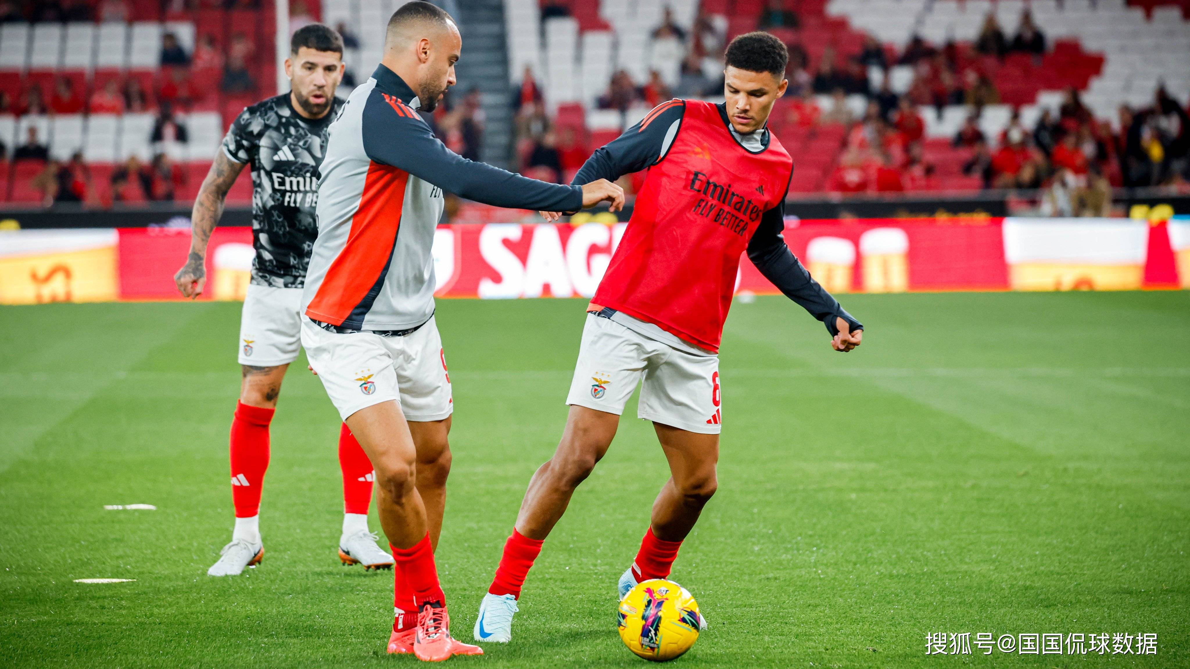  亚冠赛程吃紧，本菲卡今夜主帅复盘，管理层满意，资深球员宣示担当-英雄联盟